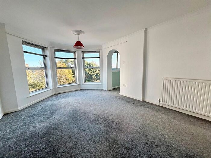2 Bedroom Flat To Rent In South Cliff, Eastbourne, BN20