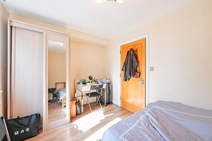 3 Bedroom Flat For Sale In Sail Court, Royal Docks, London, E14