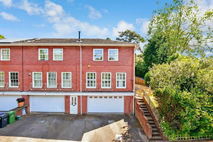 3 Bedroom End Of Terrace House For Sale In Cliftonville, Dorking, Surrey, RH4