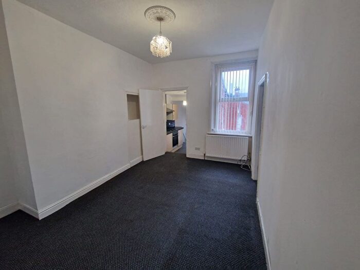 3 Bedroom Flat To Rent In Windsor Avenue, Gateshead, NE8