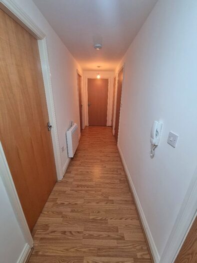 2 Bedroom Flat To Rent In Whalley Road, Manchester, M24