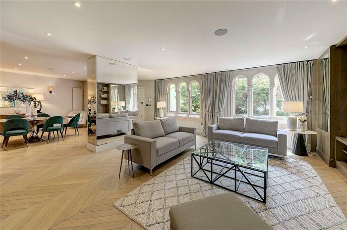 3 Bedroom Flat To Rent In Hill Street, Mayfair, London, W1J