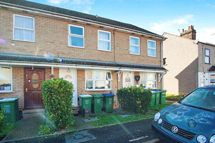 2 Bedroom Terraced House To Rent In Crusoe Road, Erith, DA8