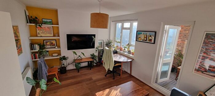 1 Bedroom Flat To Rent In King Henrys Walk, London, N1