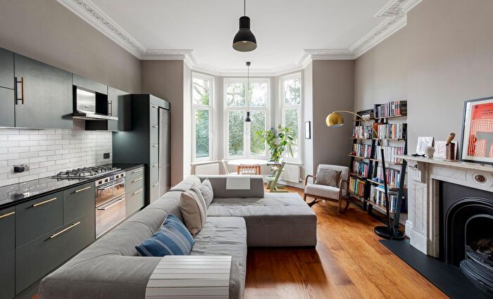 2 Bedroom Flat For Sale In Crystal Palace Park Road, London, SE26