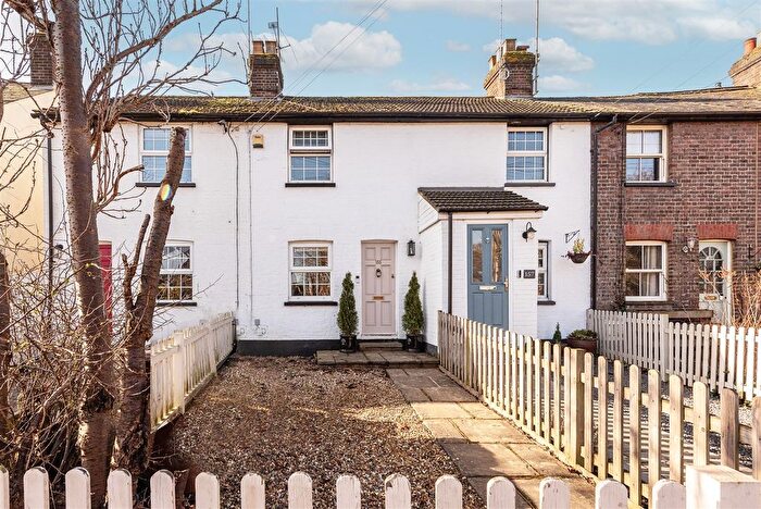 2 Bedroom Terraced House For Sale In Luton Road, Harpenden, AL5
