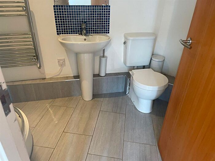 2 Bedroom Flat To Rent In Byron Street, Leeds, LS2