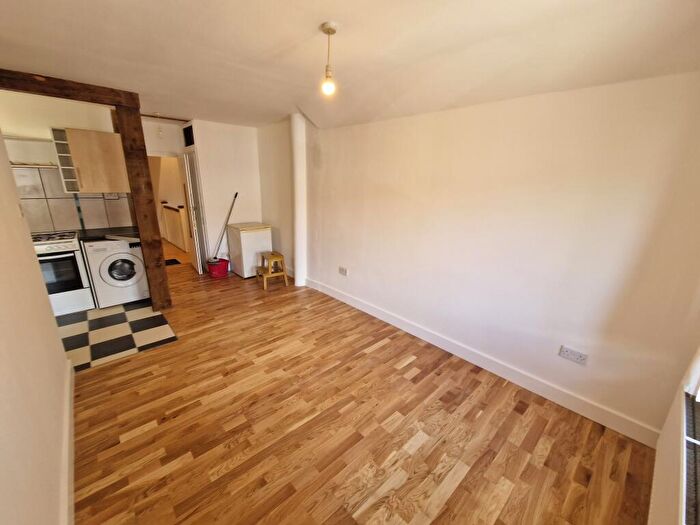 1 Bedroom Flat To Rent In Kings Road, London Colney, AL2