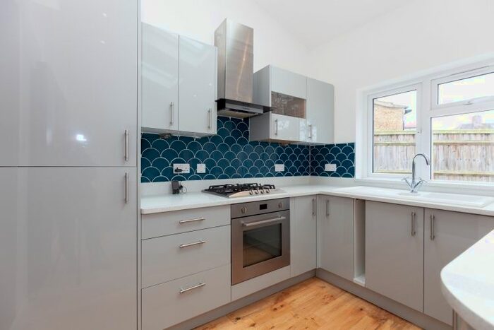 3 Bedroom Semi-Detached House To Rent In Sheldon Way, Littlemore, OX4