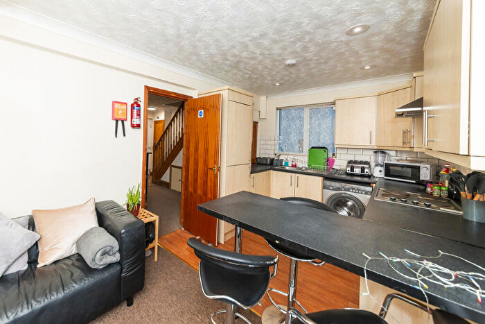 4 Bedroom Semi-Detached House To Rent In Durham Close, Guildford, GU2