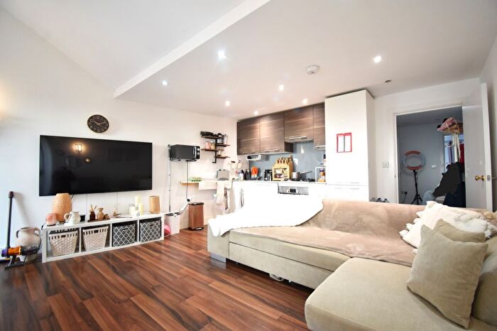 1 Bedroom Flat To Rent In Station Road, London, NW4