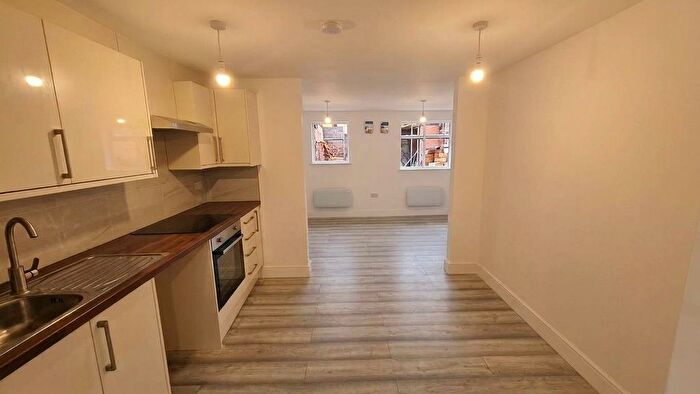 Studio To Rent In King Street, Southall, UB2