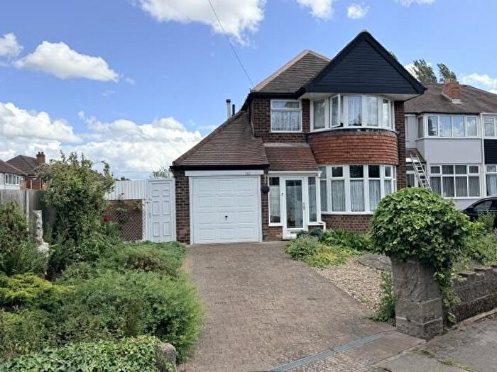 3 Bedroom Detached House For Sale In Booths Farm Road, Great Barr, Birmingham, B42