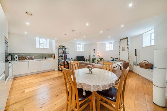 2 Bedroom Flat For Sale In Kennington Road, Kennington, SE11