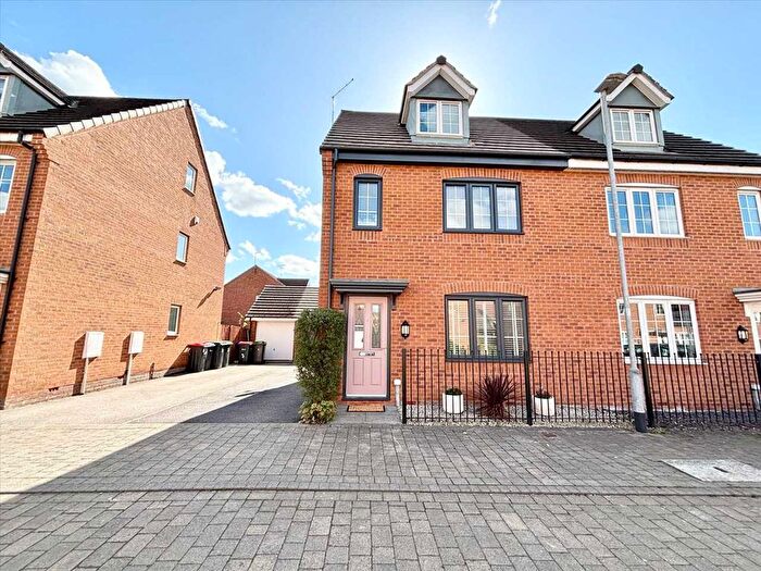 4 Bedroom Semi-Detached House For Sale In Oaktree Close, Sutton In Ashfield, NG17