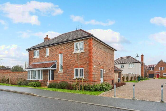 4 Bedroom Detached House To Rent In Inlands Road, PO18