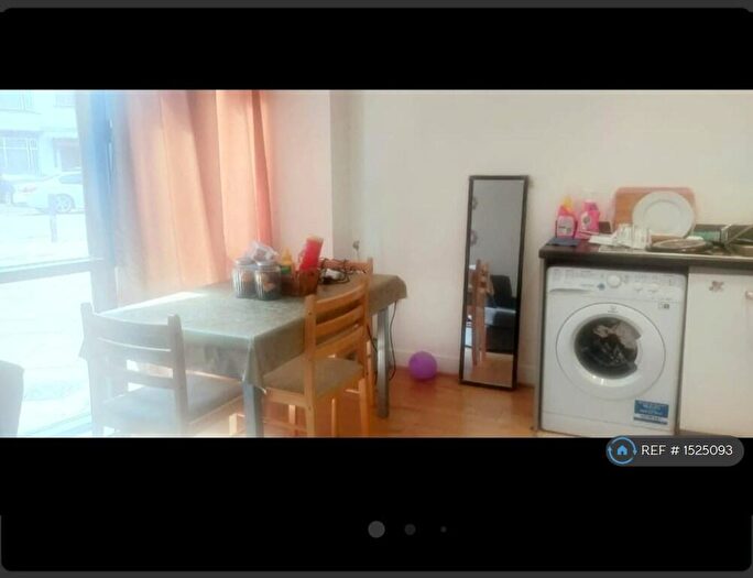 1 Bedroom Flat To Rent In Bramley Crescent, Ilford, IG2
