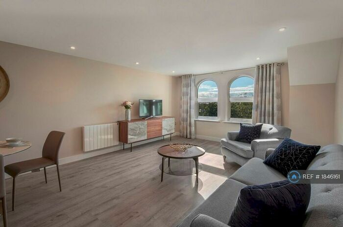 2 Bedroom Flat To Rent In Woodlands View, Lytham St. Annes, FY8