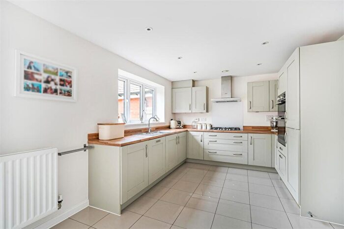 4 Bedroom Detached House For Sale In Cleverley Rise, Southampton, SO31