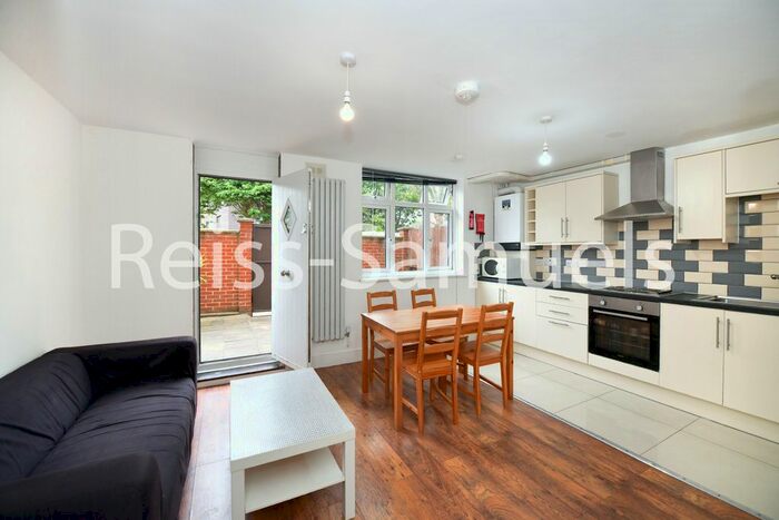 4 Bedroom Maisonette To Rent In Manchester Road, Isle Of Dogs, Docklands E14