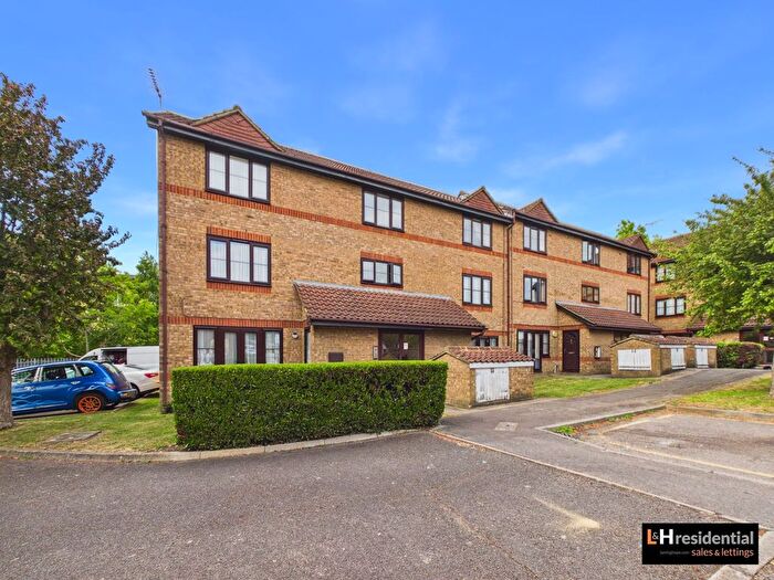 Studio For Sale In Dunnock Close, Borehamwood, WD6