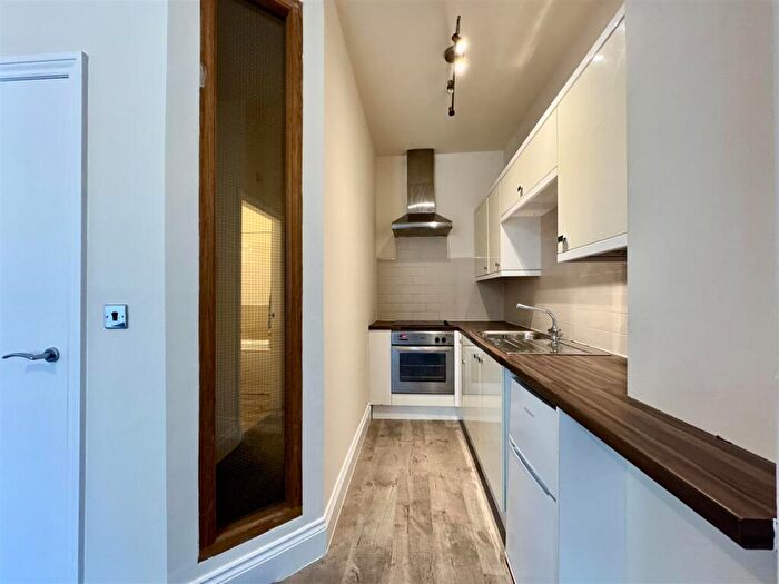 1 Bedroom Character Property To Rent In Huddersfield Road, Holmfirth, HD9