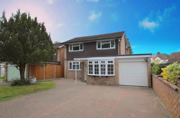 4 Bedroom Detached House To Rent In The Avenue, Ickenham, UB10
