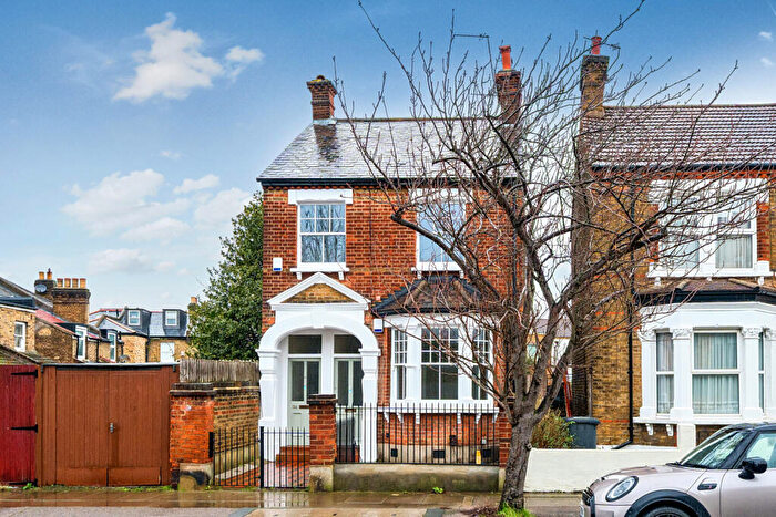 2 Bedroom Apartment For Sale In Effingham Road, Lee, SE12