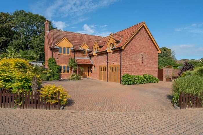 4 Bedroom Detached House For Sale In Dawdys Court, Halvergate, Norwich, NR13