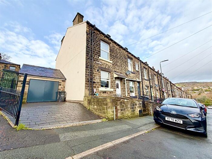 3 Bedroom End Of Terrace House For Sale In Boston Street, Sowerby Bridge, HX6