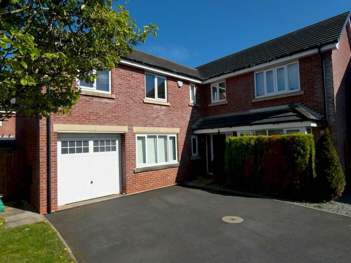 5 Bedroom Detached House To Rent In Stamford Place, Blackpool, FY3