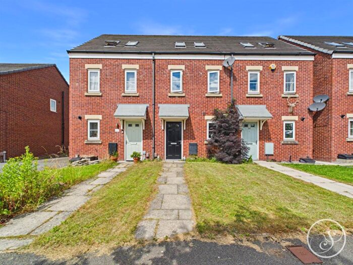 3 Bedroom Semi-Detached House For Sale In Woodlands Way, Whinmoor, Leeds, LS14