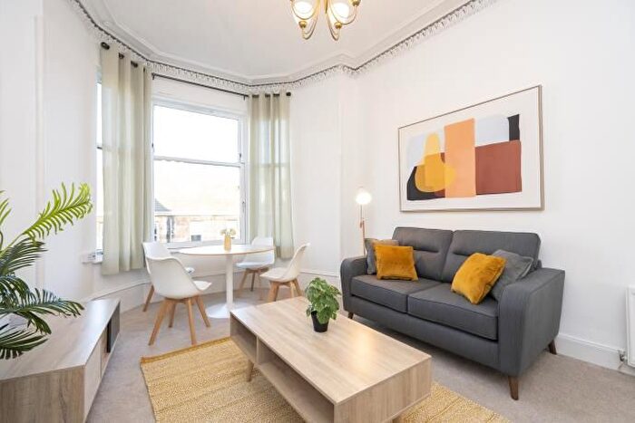 2 Bedroom Flat To Rent In Roslea Drive, Glasgow, G31