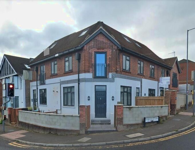 2 Bedroom Block Of Flats To Rent In Desborough Park Road, High Wycombe, HP12