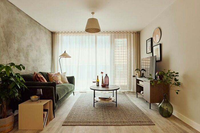 1 Bedroom Apartment To Rent In Flat, Gramercy Tower, Curran Road, CF10