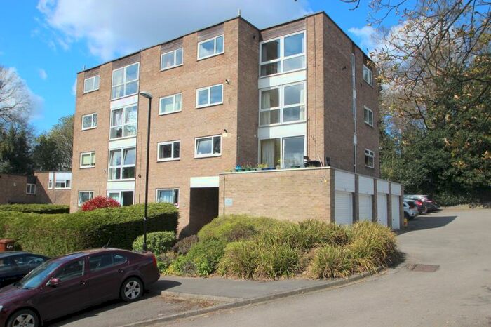 2 Bedroom Apartment To Rent In Gledhow Wood Close, Roundhay, Leeds, LS8