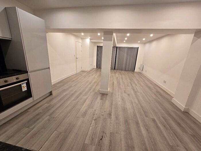 2 Bedroom Flat To Rent In Central Hill, London, SE19