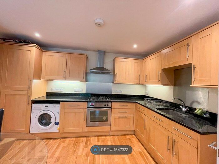 2 Bedroom Flat To Rent In Santos Road, London, SW18