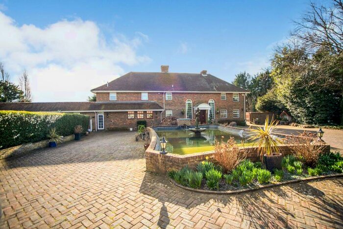 5 Bedroom Detached House For Sale In Town Road, Cliffe Woods, Rochester, ME3