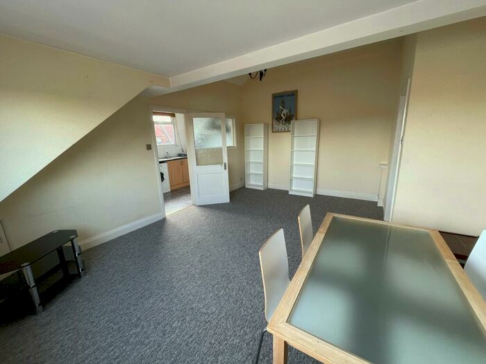 1 Bedroom Flat To Rent In Holdenhurst Road, Bournemouth, BH8