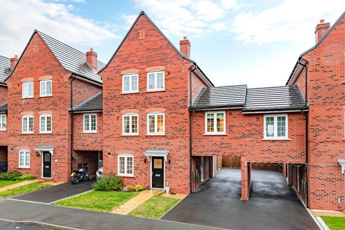 4 Bedroom Link Detached House For Sale In Chiltern Road, Stewartby, MK43