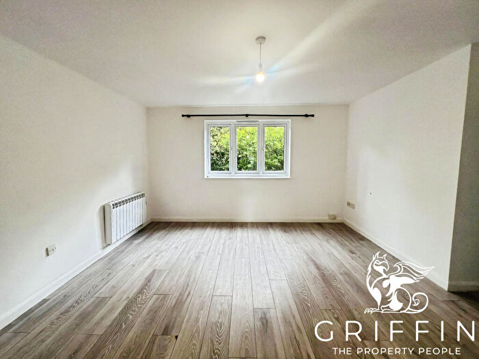 2 Bedroom Flat To Rent In Parsonage Road, Grays, RM20