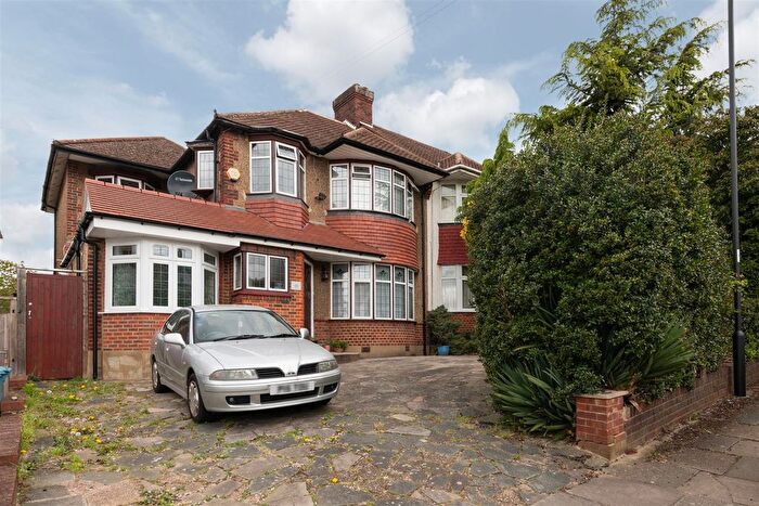 4 Bedroom Semi-Detached House For Sale In Brycedale Crescent, London, N14