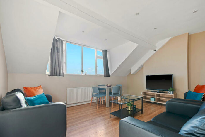 4 Bedroom House To Rent In Kelso Road, Leeds, LS2