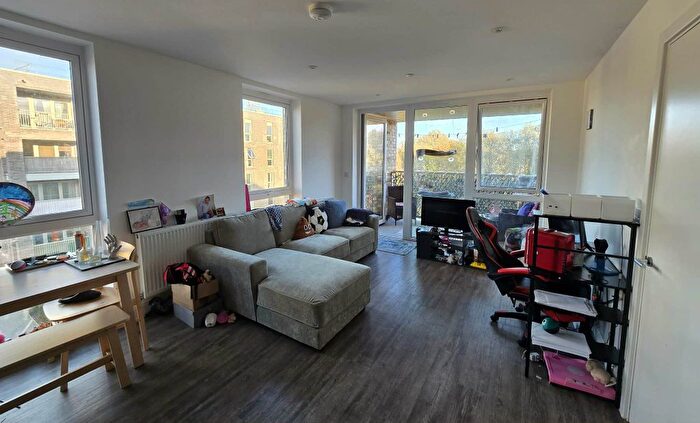 2 Bedroom Flat For Sale In Armstrong Road, Littlemore, Oxford, OX4