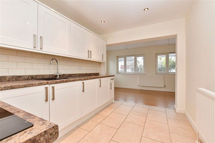 1 Bedroom Maisonette For Sale In Spring Park Road, Shirley, Croydon, Surrey, CR0