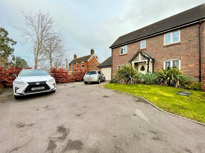 4 Bedroom Detached House To Rent In Botley Road, Horton Heath/Fair Oak, Eastleigh, SO50