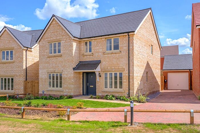 4 Bedroom Detached House For Sale In Desborough Road, Rothwell, Kettering, NN14