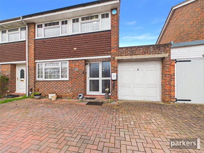 3 Bedroom Semi Detached House For Sale In Woodmere Close, Earley, Reading, Berkshire, RG6