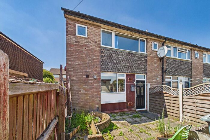 2 Bedroom End Of Terrace House For Sale In Heathcroft Bank, Leeds, West Yorkshire, LS11